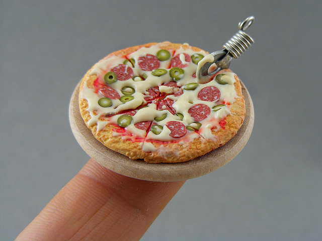 source: http://laughingsquid.com/realistic-sculpted-food-miniatures/