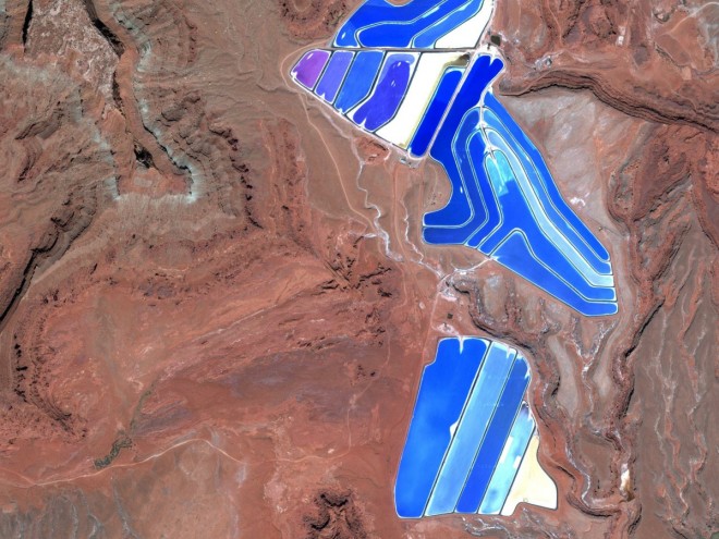 source: http://www.wired.com/2014/06/19-breathtaking-patterns-found-on-earths-surface-using-google-earth/